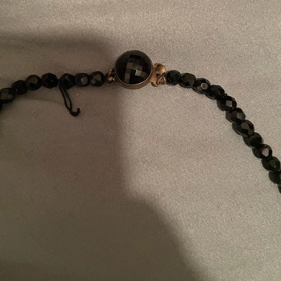 Black beaded necklace - Picture 2 of 5
